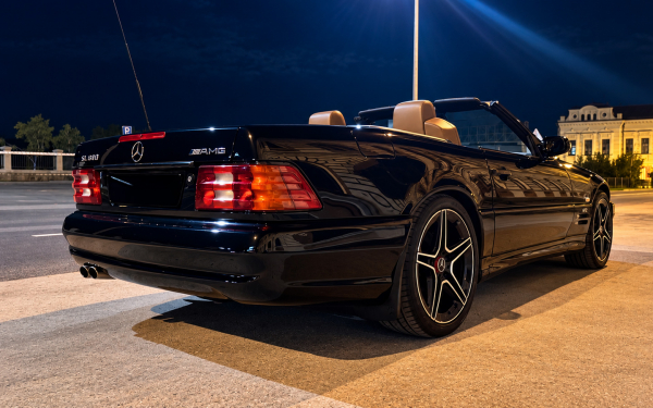 
            Кнопочный телефон и V12. Обзор редкого 28-летнего Mercedes-Benz SL600
        