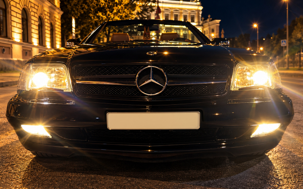 
            Кнопочный телефон и V12. Обзор редкого 28-летнего Mercedes-Benz SL600
        