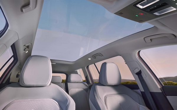 
            Такого у &Scaron;koda еще не было. Самые необычные опции нового кроссовера Peaq
        