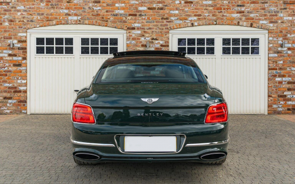 «Безупречен». Bentley экс-принца Эндрю выставили на продажу за $165 тысяч
«Безупречен». Bentley экс-принца Эндрю выставили на продажу за $165 тысяч