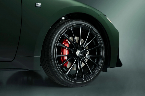 Lexus выпустит особую зеленую версию седана IS тиражом 350 машин
Lexus выпустит особую зеленую версию седана IS тиражом 350 машин
