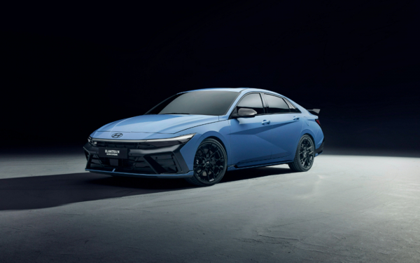 
            Hyundai Elantra получил &laquo;монохромную&raquo; спорт-версию N с карбоновым декором
        