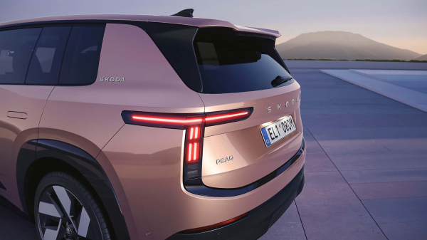 
            Такого у &Scaron;koda еще не было. Самые необычные опции нового кроссовера Peaq
        