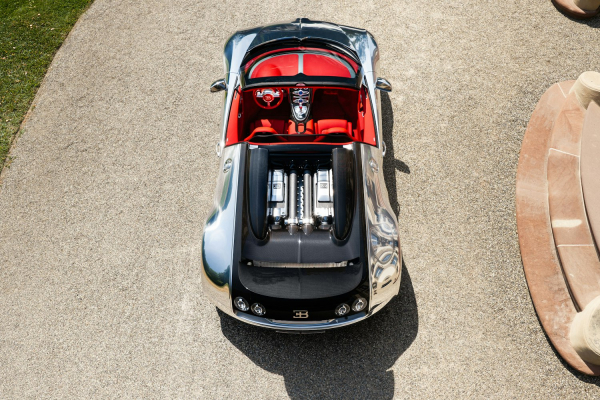 
            Bugatti показала уникальный Veyron с зеркальным кузовом
        