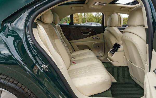«Безупречен». Bentley экс-принца Эндрю выставили на продажу за $165 тысяч
«Безупречен». Bentley экс-принца Эндрю выставили на продажу за $165 тысяч