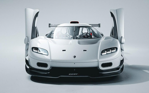 
            Koenigsegg выпустил 1600-сильную копию гоночного болида CCGT
        