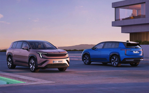 
            Такого у &Scaron;koda еще не было. Самые необычные опции нового кроссовера Peaq
        