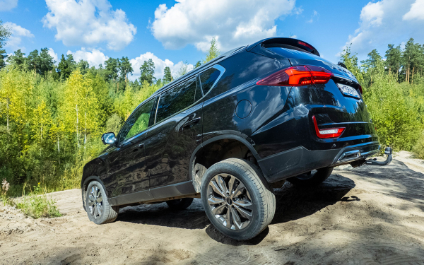 
            KGM Rexton vs Haval H5. Мы сравнили рамники из Кореи и КНР на бездорожье
        