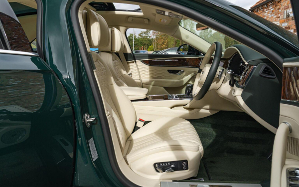 «Безупречен». Bentley экс-принца Эндрю выставили на продажу за $165 тысяч
«Безупречен». Bentley экс-принца Эндрю выставили на продажу за $165 тысяч