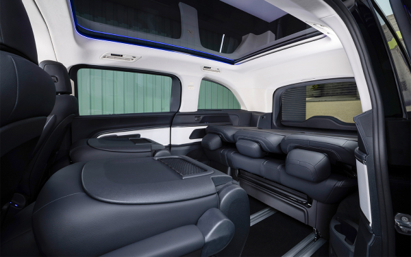 
            Кресла отрегулирует смартфон. Неожиданные опции нового Mercedes-Benz VLE
        