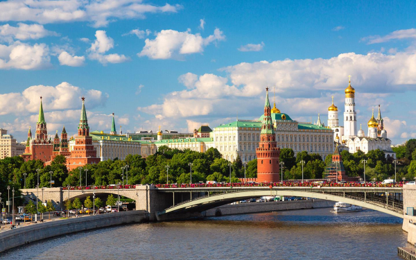 
            В Москве на два дня перекроют ряд улиц из-за выпускных балов. Карта
        