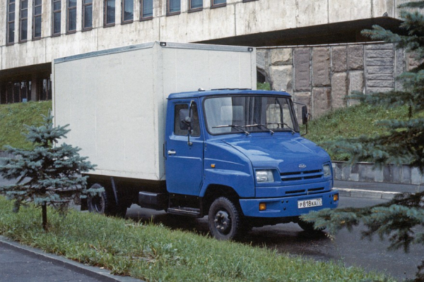 Лужков, &laquo;Бычок&raquo; и капелька Mercedes-Benz: нужный, но неизлечимый ЗиЛ-5301