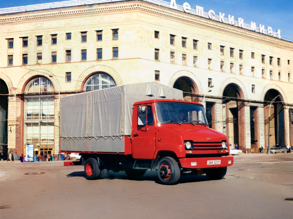 Лужков, &laquo;Бычок&raquo; и капелька Mercedes-Benz: нужный, но неизлечимый ЗиЛ-5301