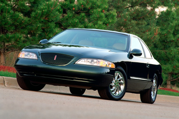 Пять метров двухдверной роскоши: как появилось купе Lincoln Mark VIII и чем оно уникально