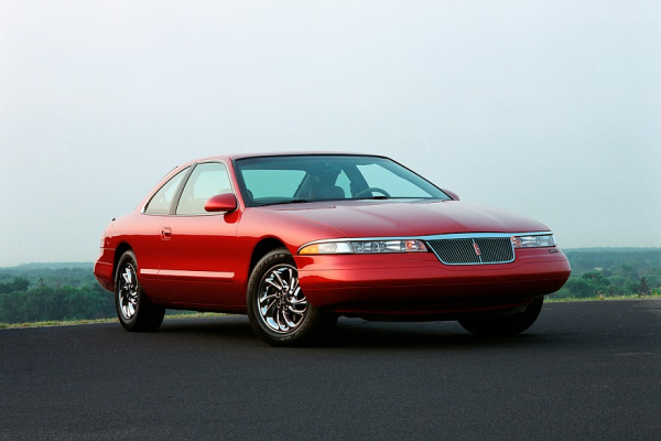 Пять метров двухдверной роскоши: как появилось купе Lincoln Mark VIII и чем оно уникально