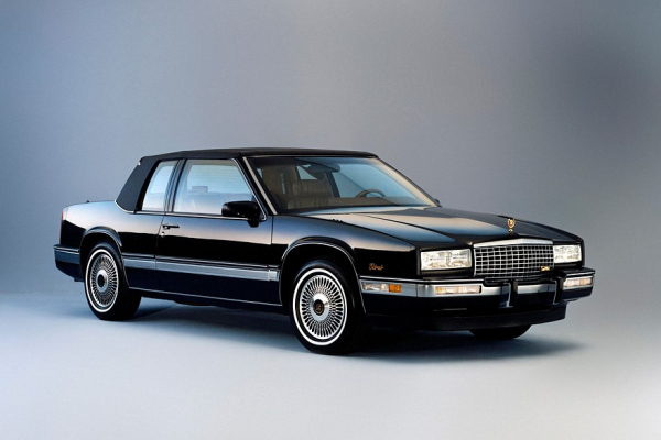 Пять метров двухдверной роскоши: как появилось купе Lincoln Mark VIII и чем оно уникально