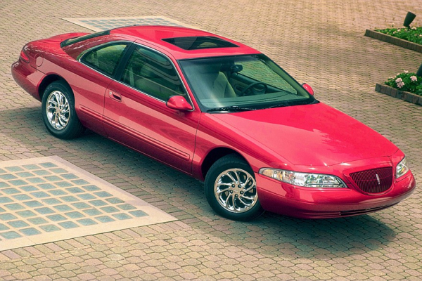 Пять метров двухдверной роскоши: как появилось купе Lincoln Mark VIII и чем оно уникально