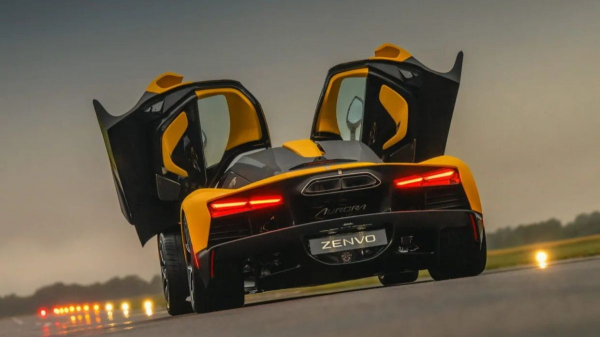 Представлена серийная версия гиперкара Zenvo Aurora с мотором V12