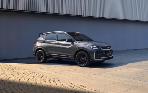 
            Geely Coolray в России получил два новых цвета. Раньше был лишь один
        