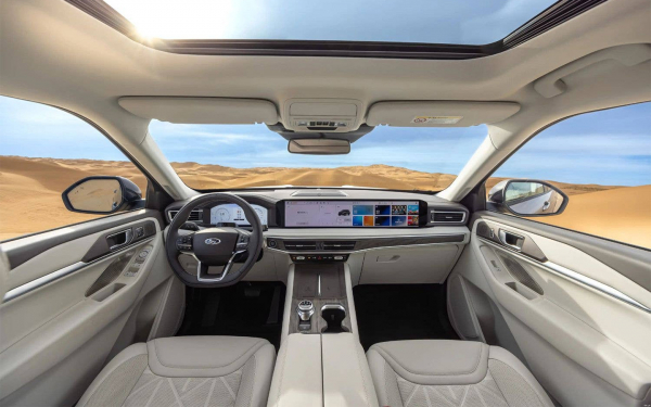 
            Ford Explorer обновили для Китая. У него 27-дюймовый экран в салоне
        