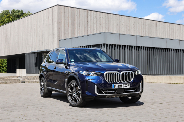 
            Новый BMW X5 привезут в Россию с повышенной на ₽3 млн ценой
        