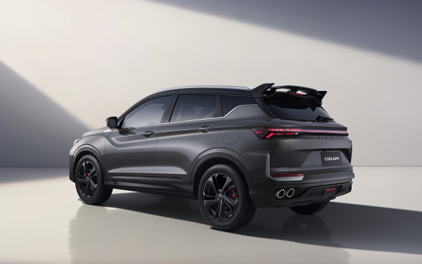 
            Geely Coolray в России получил два новых цвета. Раньше был лишь один
        