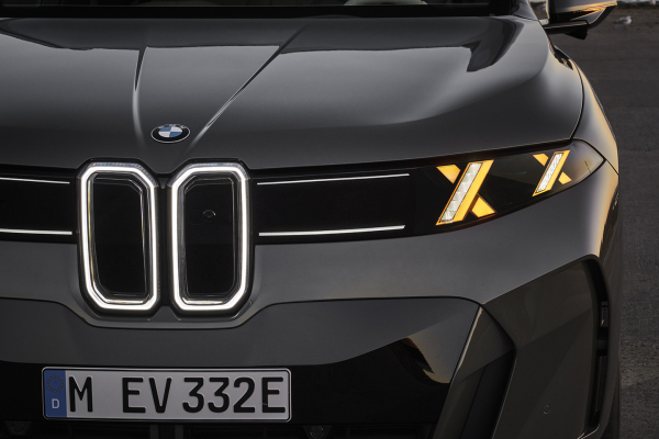 
            &laquo;Соревнование на самое уродливое авто&raquo;. Водители &laquo;разнесли&raquo; новый BMW X5
        