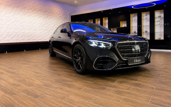 
            Он общается с другими авто. Обзор первого в России Mercedes S-Class 2026
        