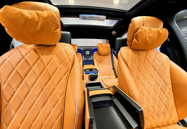 
            Он общается с другими авто. Обзор первого в России Mercedes S-Class 2026
        