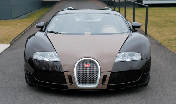 
            От &laquo;Шерпа&raquo; до Veyron. Какие машины нашлись в коллекции рэпера Канье Уэста
        