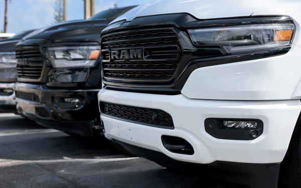 
            Почти 1 млн Jeep, Chrysler, Dodge и Ram отозвали из-за задней камеры
        
