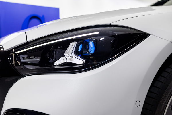 Сам ездит задом и дает советы. Что умеет новый Mercedes-Benz C-класса
Сам ездит задом и дает советы. Что умеет новый Mercedes-Benz C-класса