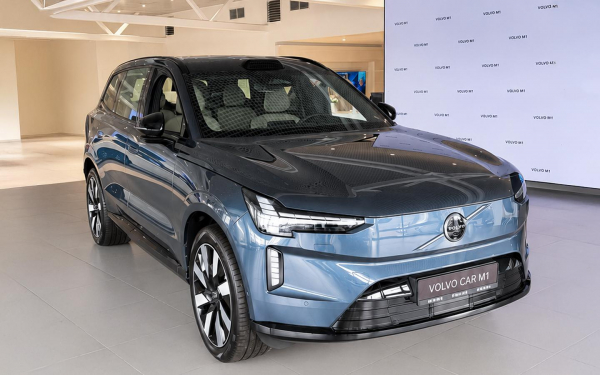 В России привезли необычный кроссовер Volvo EX90. Цена от ₽13,9 млн
В России привезли необычный кроссовер Volvo EX90. Цена от ₽13,9 млн