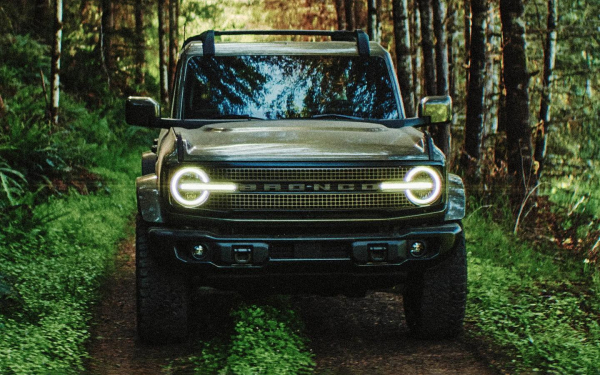 
            Ford Bronco превратится в пикап с рамой и полным приводом. Первые фото
        