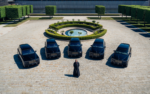 
            Лабубу-Porsche и космокар Rolls-Royce. Пять самых необычных арт-мобилей
        