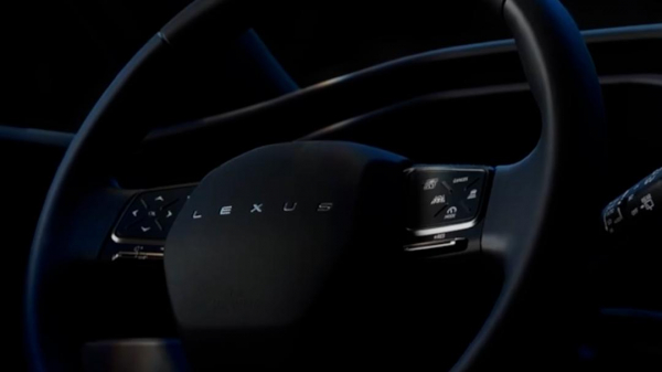 
            Новый Lexus NX показали на премьерном тизере. Видео
        