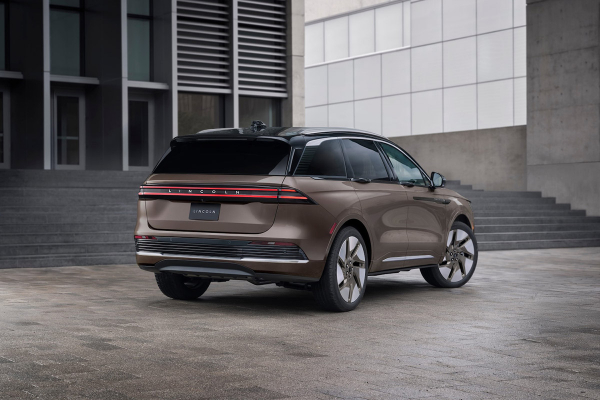 
            Lincoln обновил кроссовер Nautilus. Он превращает салон в комнату отдыха
        