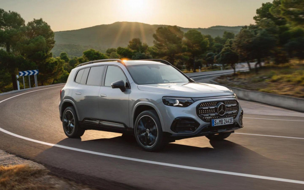 
            В России начали продавать гибридный Mercedes GLB. Цена&nbsp;&mdash; 8 млн руб.
        