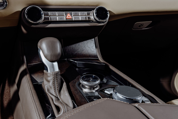 
            Русский ответ Rolls-Royce. Первый тест кроссовера Aurus Komendant
        