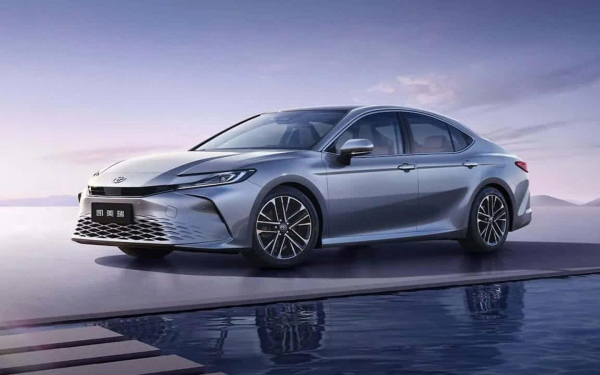 
            Toyota раскрыла цены на обновленную Camry. Седан стоит как &laquo;Москвич 3&raquo;
        