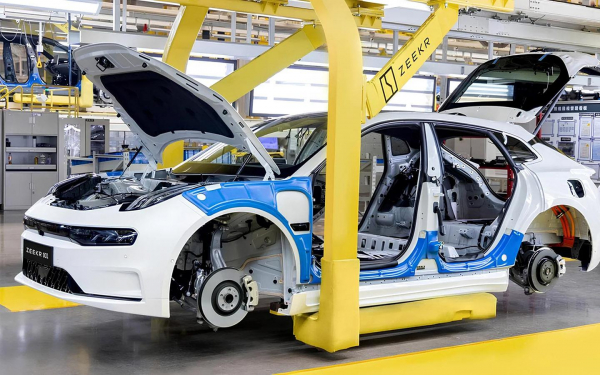 Geely планирует выпускать автомобили в Европе. В этом поможет Volvo
Geely планирует выпускать автомобили в Европе. В этом поможет Volvo