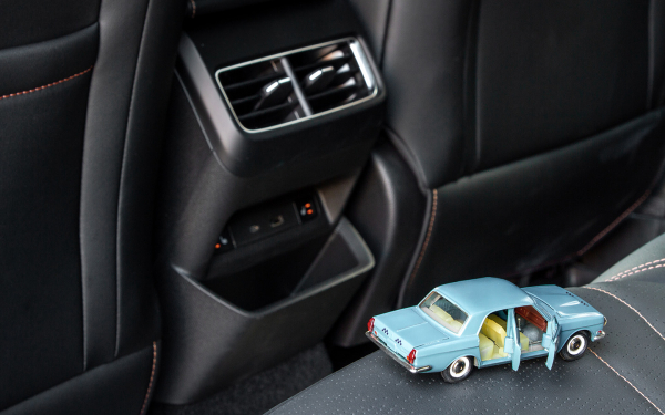 
            Двигаемся в непривычном русле. Первый тест нового бизнес-седана Volga C50
        