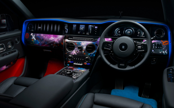 
            Лабубу-Porsche и космокар Rolls-Royce. Пять самых необычных арт-мобилей
        