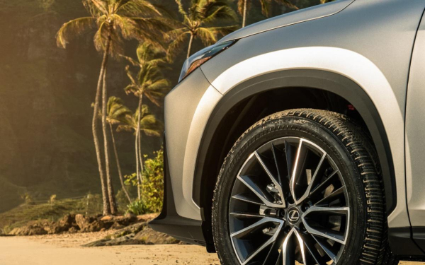 
            Новый Lexus NX показали на премьерном тизере. Видео
        