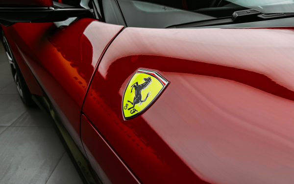 
            Зумеры и 12Cilindri. Обзор последнего суперкара Ferrari старой школы
        
