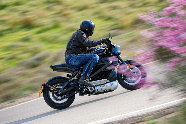 Электрическая лестница в будущее. Harley-Davidson LiveWire: начало конца эпохи ДВС на мотоциклах?