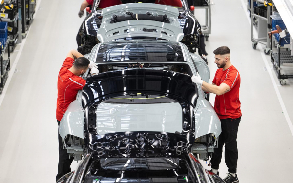 
            Porsche может снять Taycan с конвейера к 2030 году из-за низкого спроса
        