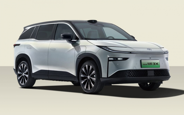 
            От брутального Jeland до особой Toyota. Какие новинки купить в сентябре
        