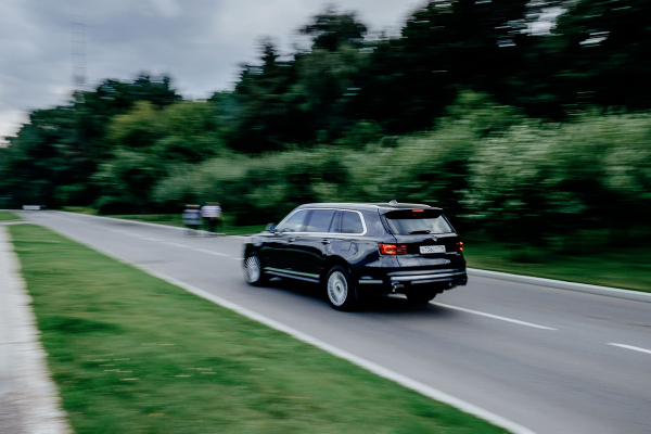 
            Русский ответ Rolls-Royce. Первый тест кроссовера Aurus Komendant
        