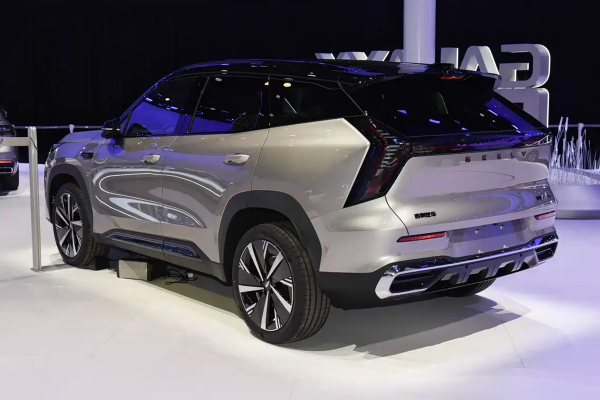 
            Новый Geely Atlas превратился в гибрид и стал полуавтономным
        